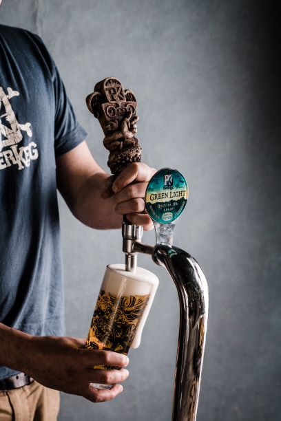 'Green Light' the new low-alcohol ale by #Devon craft brewer @PowderkegBeer has been named the UK’s best low-alcohol pale ale at the 2019 @worldbeerawards  riseandshine.breadandbutter.media