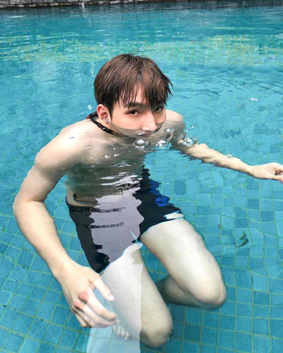 kusexyboy's tweet photo. “มองแบบนี้อยากให้เรากระโดดลงไปหาใช่มะ” 💚💦
-มิกซ์
IG : mix_space
#เศรษฐศาสตร์ #ปี4 #KU76
#KUSEXYBOY #mix_space https://t.co/fweWZtYdff