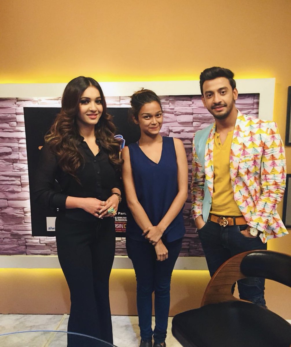 RamiAbdullah07's tweet photo. #SuperStarAdda #ZeeBanglaCinema #CutestCouple
@bonysengupta @KoushaniMukher1 https://t.co/Z90kW4HYYQ