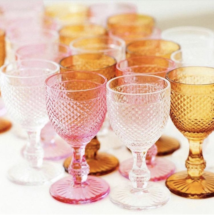We love a pop of color in our glassware!🌸 These glasses are the perfect touch to any chic event🍸 Available for rent on our website: bit.ly/2LfSeSP 💕