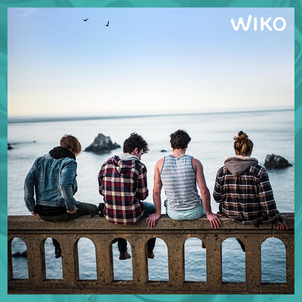 WikoItalia's tweet photo. Libertà è vedere l'alba con il mare sotto i piedi 🌅 #View3Collection #LetsLiveIt https://t.co/RxASXp4r21