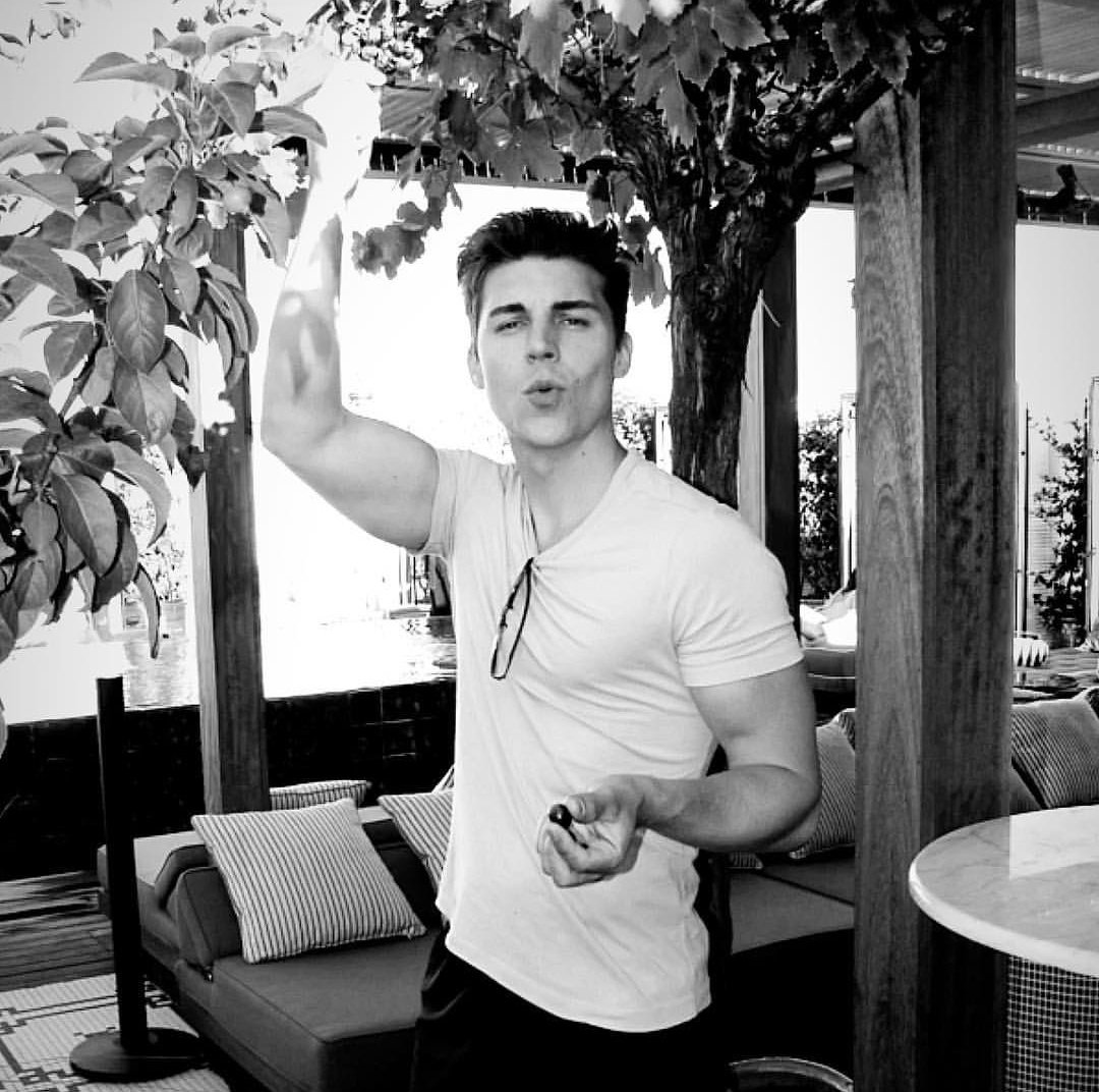 leroy_fro's tweet photo. *любуюсь*
❤️
#nolanfunk https://t.co/Z7j5GUB6ev