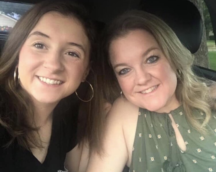 MrsThayer's tweet photo. Happy 18th to my beautiful BFF! I love you and am SO proud of you! 😘❤️🎉🎂🌻@matalynnt https://t.co/YTYtEGCzFh