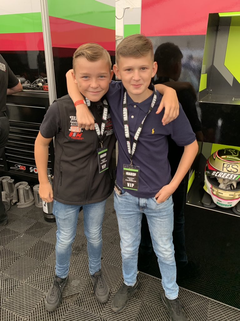 NickiBuck's tweet photo. Great weekend @thruxtonracing with @TeamHardRacing @btcc 💗💚🖤 https://t.co/MWU5Pgebc9