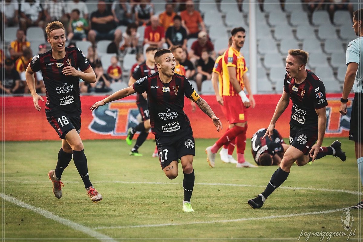 PogonSzczecin's tweet photo. Dzień dobry! 
Nasz strzelec, nasz ©️, nasz @seba_kowalczyk!
DRUŻYNA 😍😍😍!
Więcej zdjęć z Kielc ⤵️
➡️ https://t.co/X4rrYQdAqq https://t.co/Zj7pBzLWwN