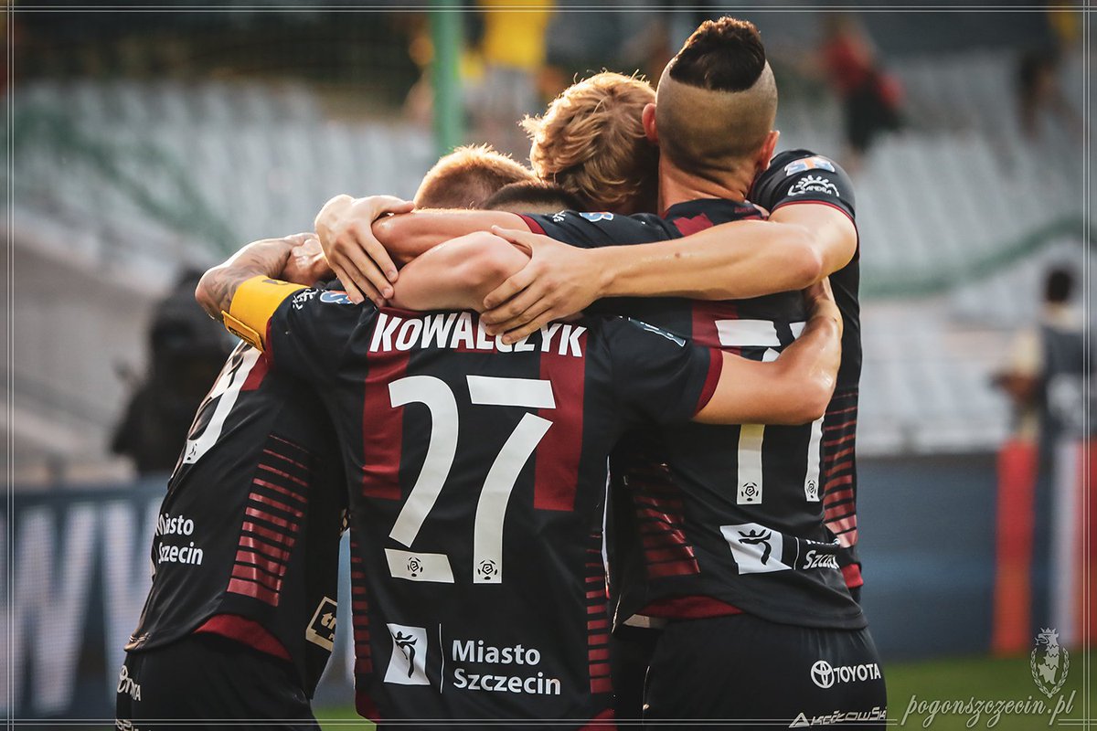 PogonSzczecin's tweet photo. Dzień dobry! 
Nasz strzelec, nasz ©️, nasz @seba_kowalczyk!
DRUŻYNA 😍😍😍!
Więcej zdjęć z Kielc ⤵️
➡️ https://t.co/X4rrYQdAqq https://t.co/Zj7pBzLWwN