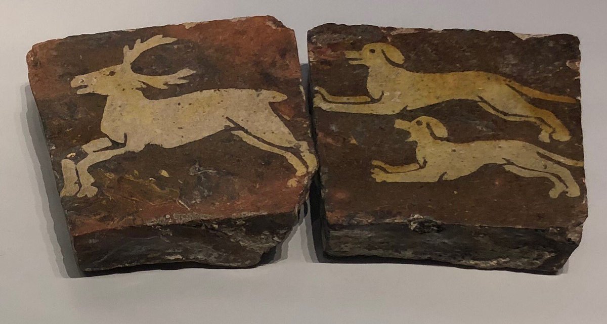 cfranklinlamble's tweet photo. For #TilesOnTuesday this remarkably lively French inlaid example (12-14C) from ⁦@britishmuseum⁩ depicts the ‘new’ style of hunting, the chase ‘en force’, where horse and hounds pursue a single deer, perhaps for a whole day. https://t.co/jiZ9Z0WOTA