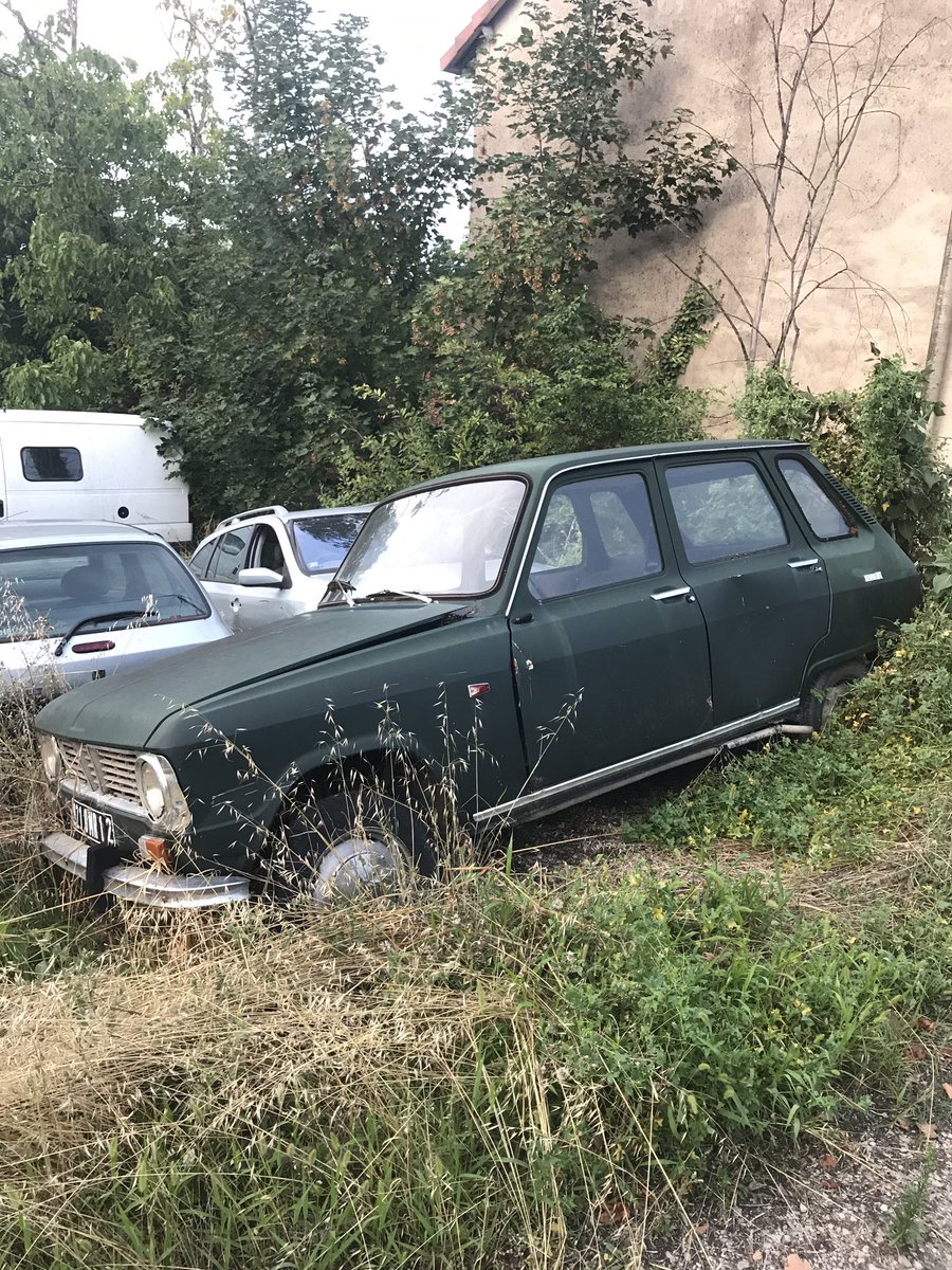 KopHillClassics's tweet photo. When in France...
Amazing the cars just parked by the roadside. https://t.co/EfevfDIkDw