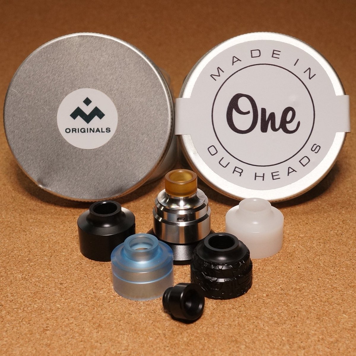 VAlphaline's tweet photo. 6ixty 7even mod|One RDA SS Cap+Vikset Mods Cap Set 緊急入荷!国内外で入手困難の超激レアお宝パッケージ。RDA は世界で4個のみの SS Cap モデル。Vikset Mods Top Cap(x4)付属。全て新品・未使用!😍😍😍 DM大歓迎 #67mod #One #RDA #BF #Viksetmods #Vape #vape好きな人と繋がりたい #vape放出 https://t.co/i8HX4F7NUU