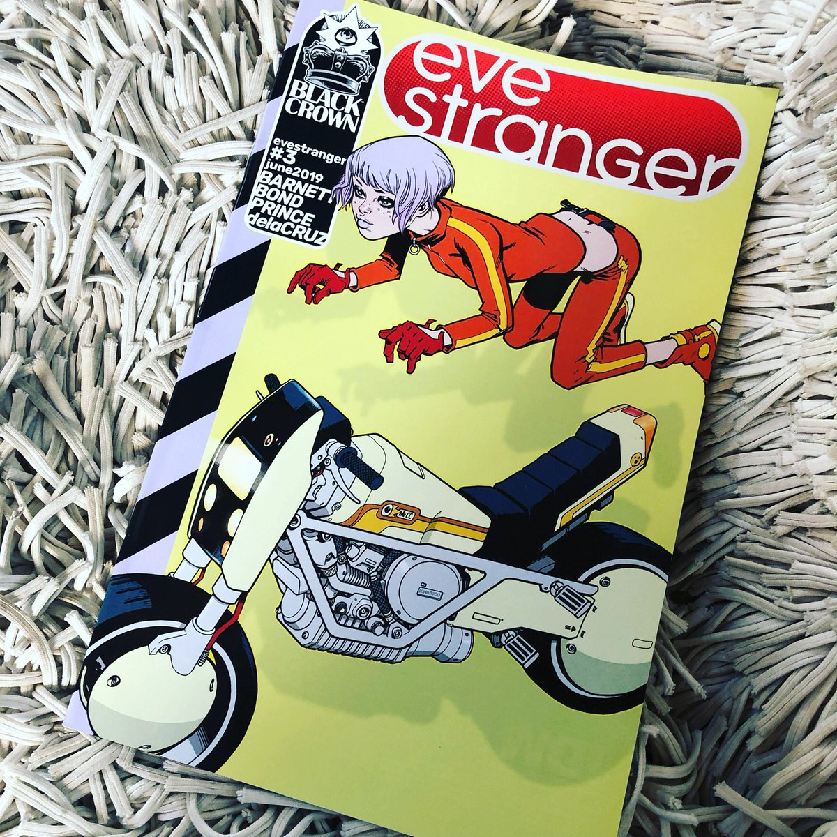blackcrownhq's tweet image. Think You’re Strange? EVE STRANGER #3 is out on 8/21 from ⁦@davidmbarnett⁩ ⁦@pjbond⁩ #evadelacruz ⁦@janeheir⁩ ⁦@blackcrownhq⁩ #therulingclass