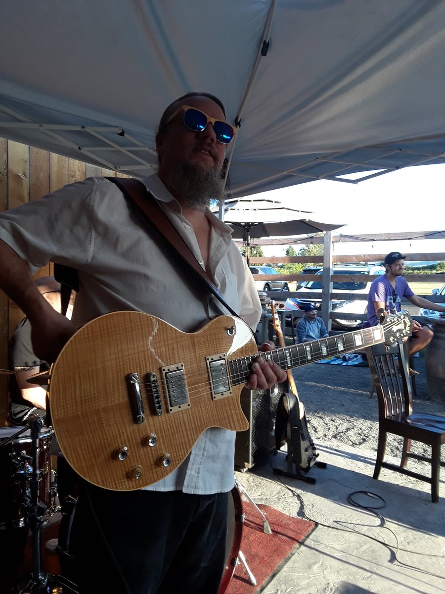BottleneckBand's tweet photo. Noah Bell at the Brothers Cascadia Brewing.  #blues #bottleneckbluesband #portland #music https://t.co/SGm2tYYDYc