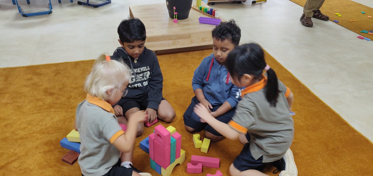 'How can we build the tallest tower?'- developing collaboration skills in P3. #SISlearns #studentinquiry @davidnabbott