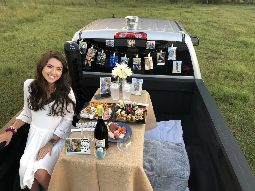 BrentWeaver1's tweet photo. My girlfriend is moving to Michigan to go to college so I took her a date that she’ll never forget. ❤️ https://t.co/kNaO9eYeNI