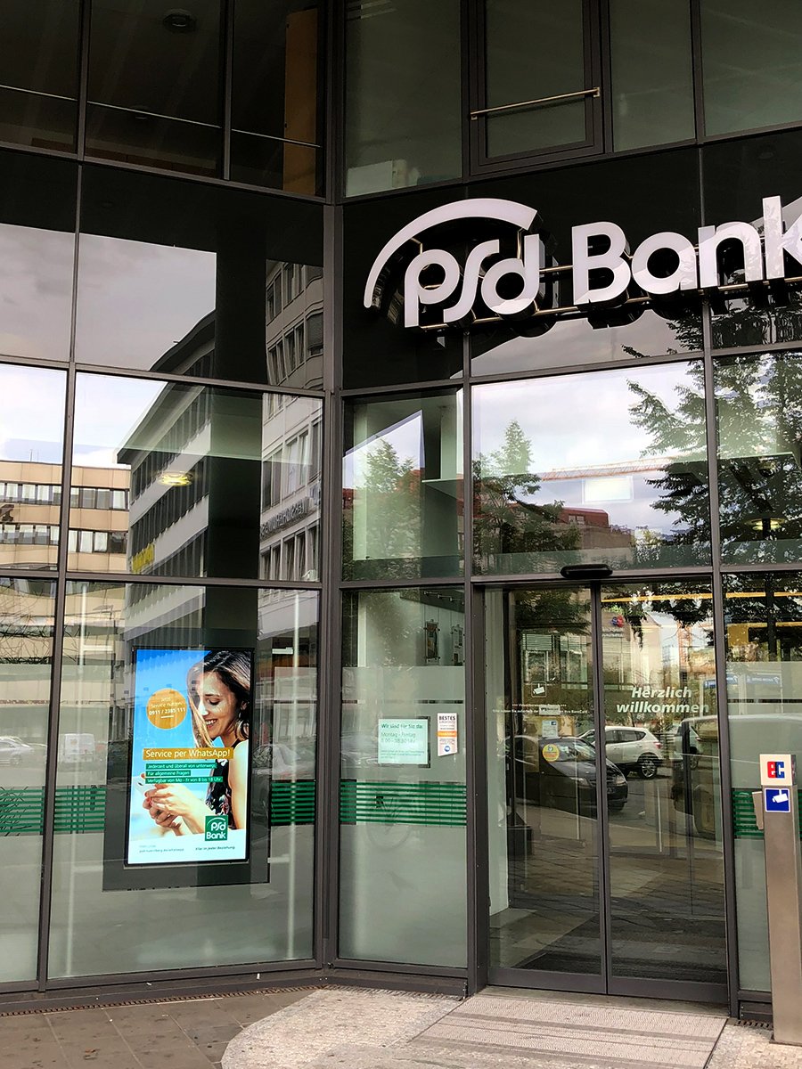 Die @psdnuernberg setzt in der digitalen Kundenansprache auf VIDERO. 

Auf insgesamt 10 Informationsdisplays präsentiert die PSD Bank Ihre Kunden aktuelle Produktinformationen, Neuigkeiten und Konditionen.

Wir freuen uns die PSD Bank bei diesem Projekt unterstützen zu können!