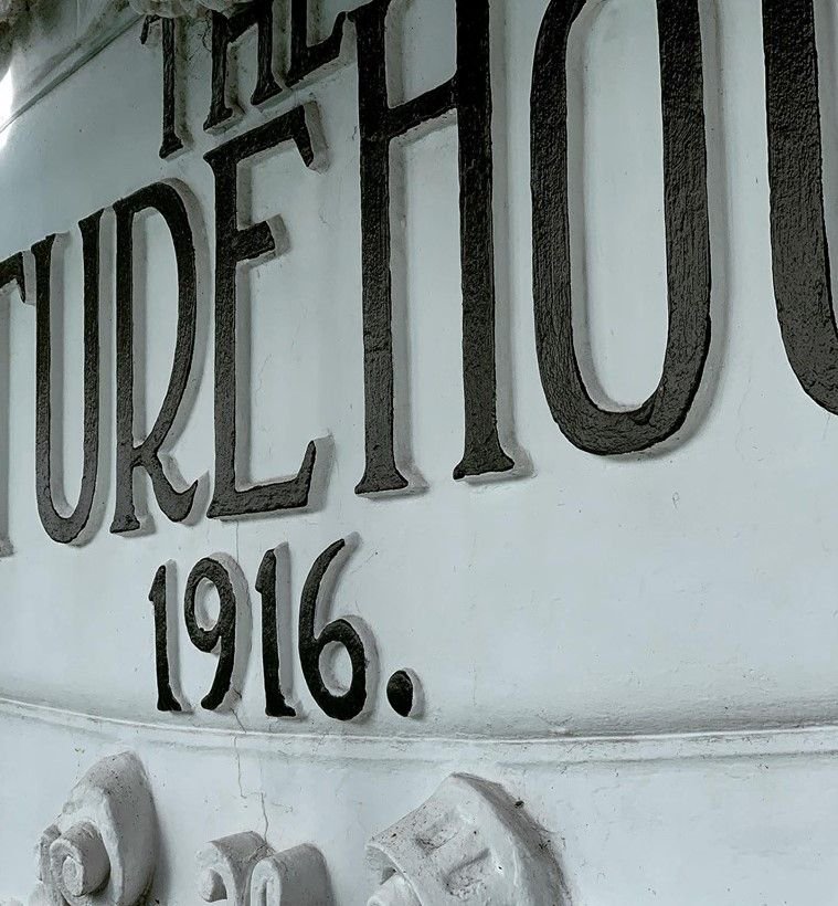 PictureHouseUck's tweet image. The scaffolding has meant we get a closer look at our lovely ornate name on the front of the building. Love the full stop
#lettering #datestamp #artnouveau #ThePictureHouse #103yearsold #Uckfield #EastSussex