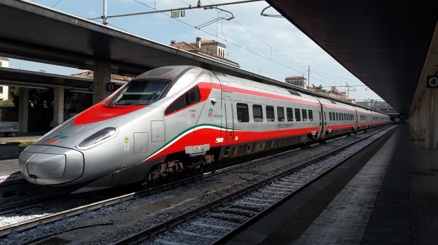 gazzettadelsud's tweet image. #Frecciargento, giallo sul numero delle #fermate sulla tratta Roma-#Reggio Calabria reggio.gazzettadelsud.it/articoli/crona…