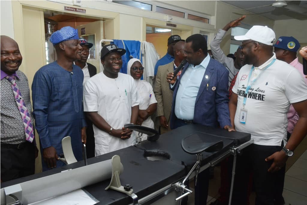 valburaimoh14's tweet photo. #2ndyearinoffice
Day 1: Monday, 19th 2019
The one week programme to commemorate the 2nd year tenure of the Executive Chairman commenced with the presentation of a world class theatre bed to the Mother and Child Center, First Gate, Festac Town..... https://t.co/DijOGkQ6lE https://t.co/jkWtdA4QFj