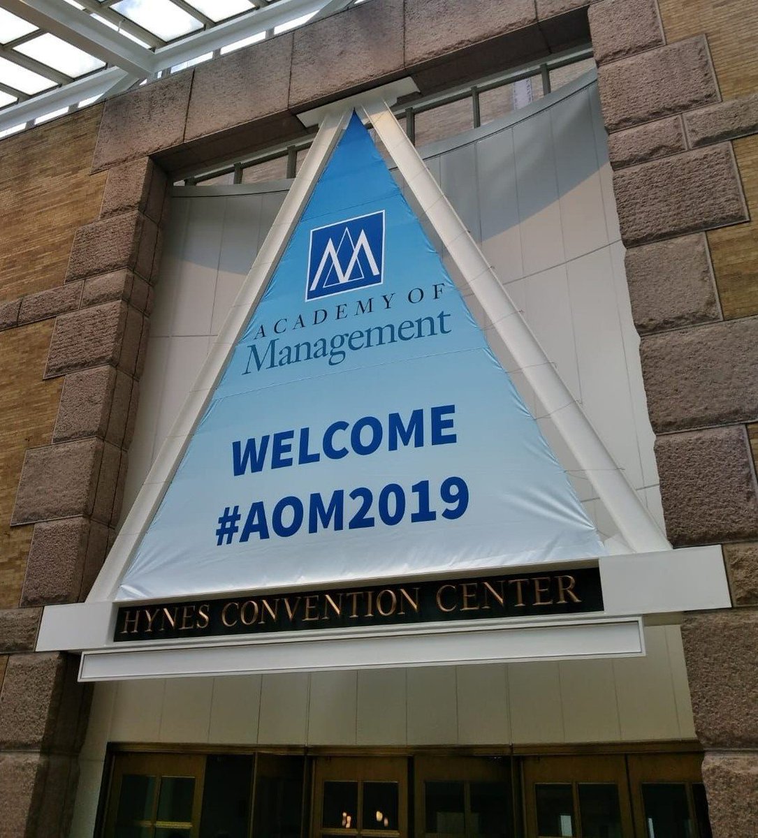 Auf der Jahreskonferenz der Academy of Management in Boston, USA, stellte Dr. Eugen Bogodistov unser Paper “Theorizing on Operational Excellence: A Capability-Based Approach” vor (14.8.). #aom2019 #AOM #processlab