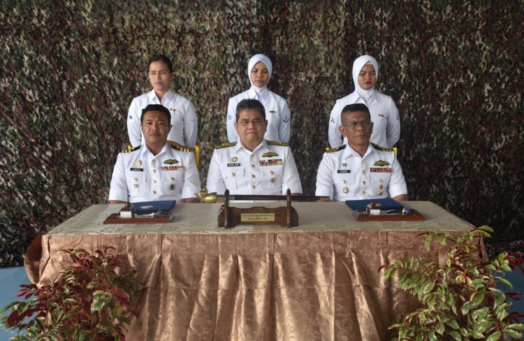 Skn501's tweet photo. Majlis Serah Terima Tugas Pegawai Memerintah SKUADRON 501. Fair winds and following seas Sir. Jasamu dikenang.
⁦@MPA_Barat⁩ ⁦@RMN_Airwing⁩ ⁦@Sqn502FENNEC⁩ https://t.co/Fl30AdNvbO