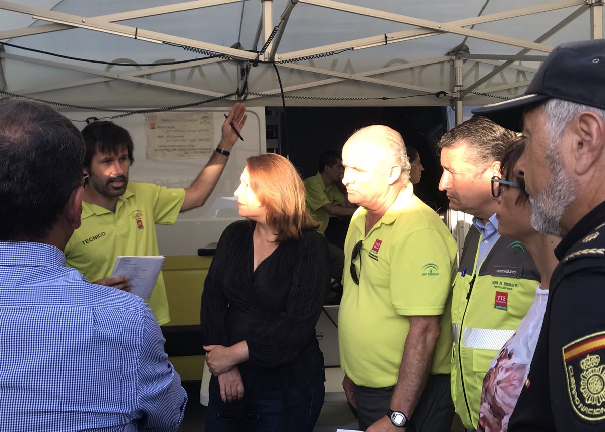 antoniosanz's tweet photo. Siguiendo las labores de extinción, coordinación y prevención que están llevando a cabo los más de 200 efectivos para controlar el #IFEstepona. Un total de 10 medios aéreos trabajan ya desde primera hora en su extinción. @CarmenCrespoPP https://t.co/q8fQ16YnOc