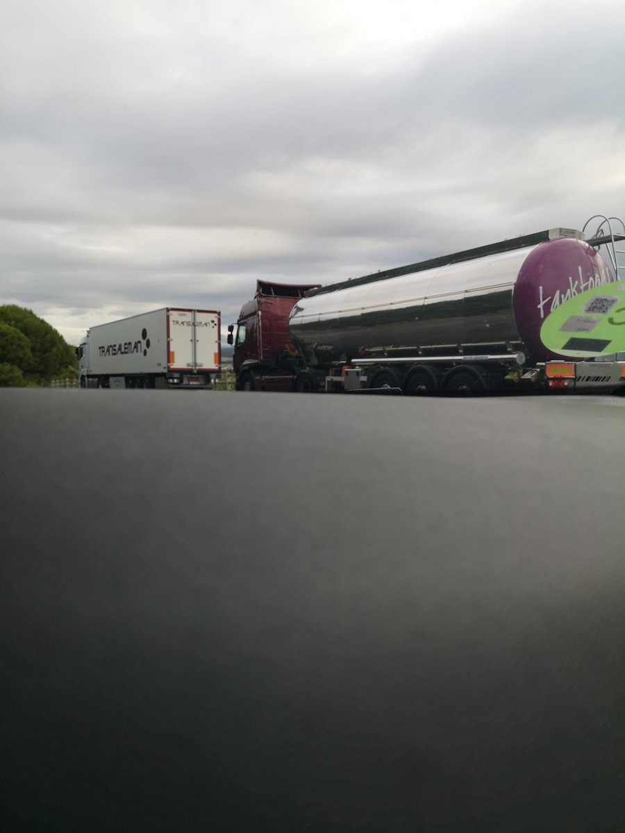 BExperta's tweet photo. #chatcamioneros#cruisingcamioneros Alguno para descargar AP15 area de descanso Tafalla? https://t.co/VPHyAFzaRh