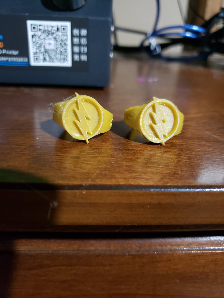 cheef_n's tweet photo. I've literally always wanted one of these. #TheFlash #DC #3Dprinting https://t.co/Uqsak1wiLb
