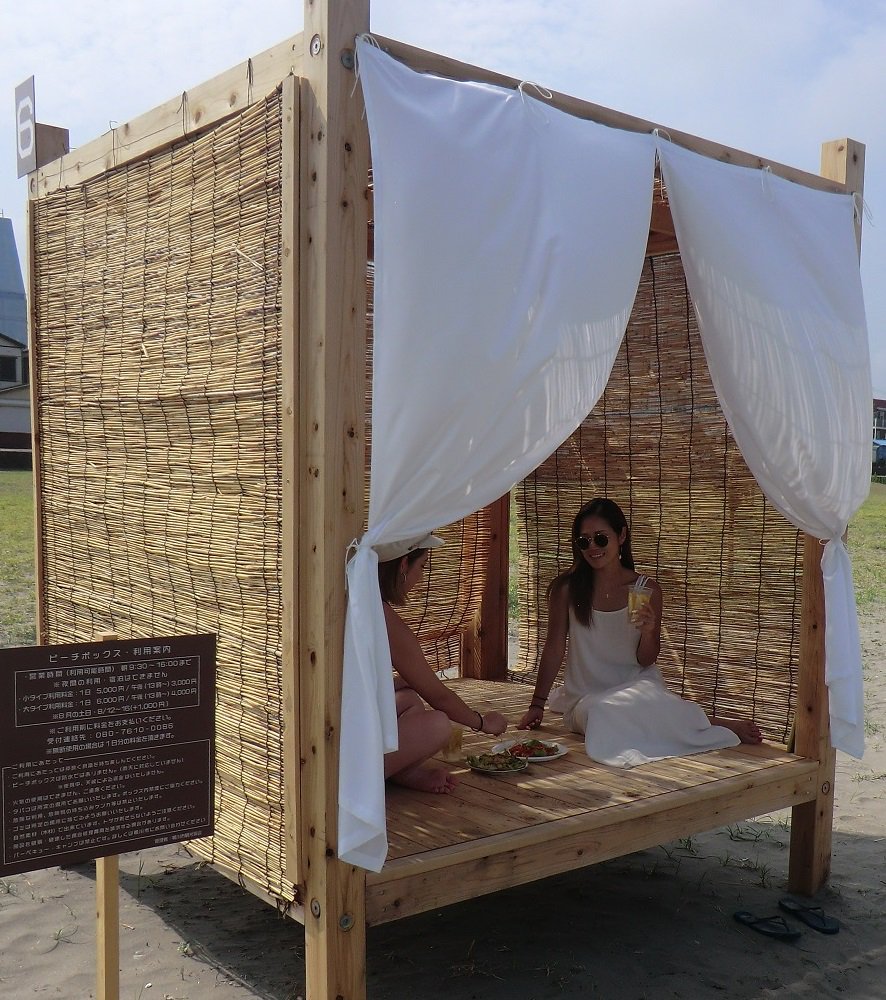 公式 ビーチボックス 千葉県鴨川市 前原 横渚海水浴場 鴨川シーサイドバーベキューパークと隣接していますので 焼きあがったらビーチボックス 小 の中で召し上がることもできます テントやタープに比べ とても快適です ビーチボックス