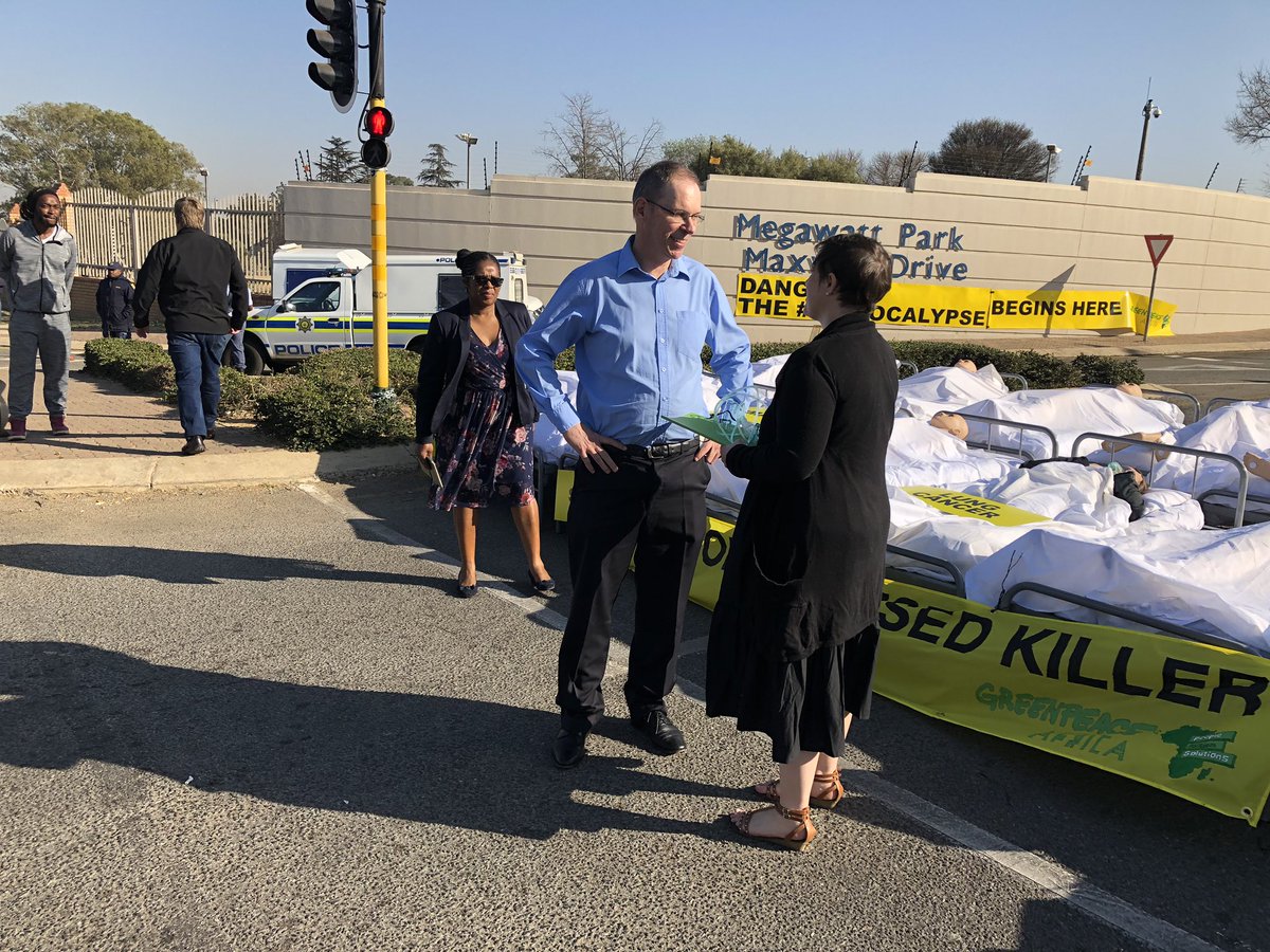 Greenpeaceafric's tweet photo. .@Melita_Steele, Greenpeace Africa Senior Climate and Energy Campaign Manager handing our report to @EskomSA’s Senior General Manager, Andrew Etzinger. The report shows that South Africa is one of the worst emitters of SO2 pollution in the world. #Airpocalypse #EndCoal https://t.co/aKlyzq4iGu