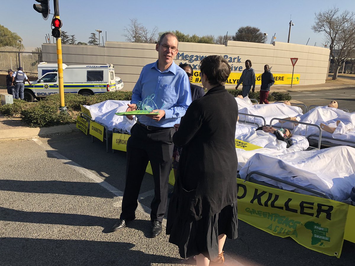 Greenpeaceafric's tweet photo. .@Melita_Steele, Greenpeace Africa Senior Climate and Energy Campaign Manager handing our report to @EskomSA’s Senior General Manager, Andrew Etzinger. The report shows that South Africa is one of the worst emitters of SO2 pollution in the world. #Airpocalypse #EndCoal https://t.co/aKlyzq4iGu