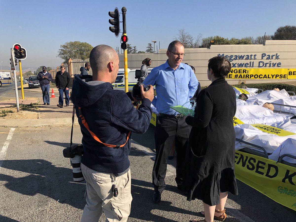 Greenpeaceafric's tweet photo. .@Melita_Steele, Greenpeace Africa Senior Climate and Energy Campaign Manager handing our report to @EskomSA’s Senior General Manager, Andrew Etzinger. The report shows that South Africa is one of the worst emitters of SO2 pollution in the world. #Airpocalypse #EndCoal https://t.co/aKlyzq4iGu