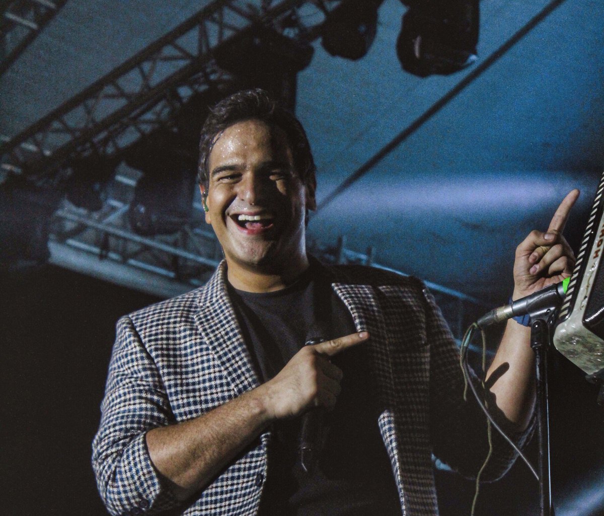 AlejoPalacio's tweet photo. ¡RiverAmor! 🙏💙💜🙌✨🎤🎵🎉🔝 ¡Qué mágico público, el que nos obsequió su cariño, en nuestro más reciente show en Rivera, Huila! ¡Mi corazón, es de ustedes, familia! ❤️ #ElÍdoloEnConcierto #TourAsíTeVoyAAmar https://t.co/EsPjeRb7GY