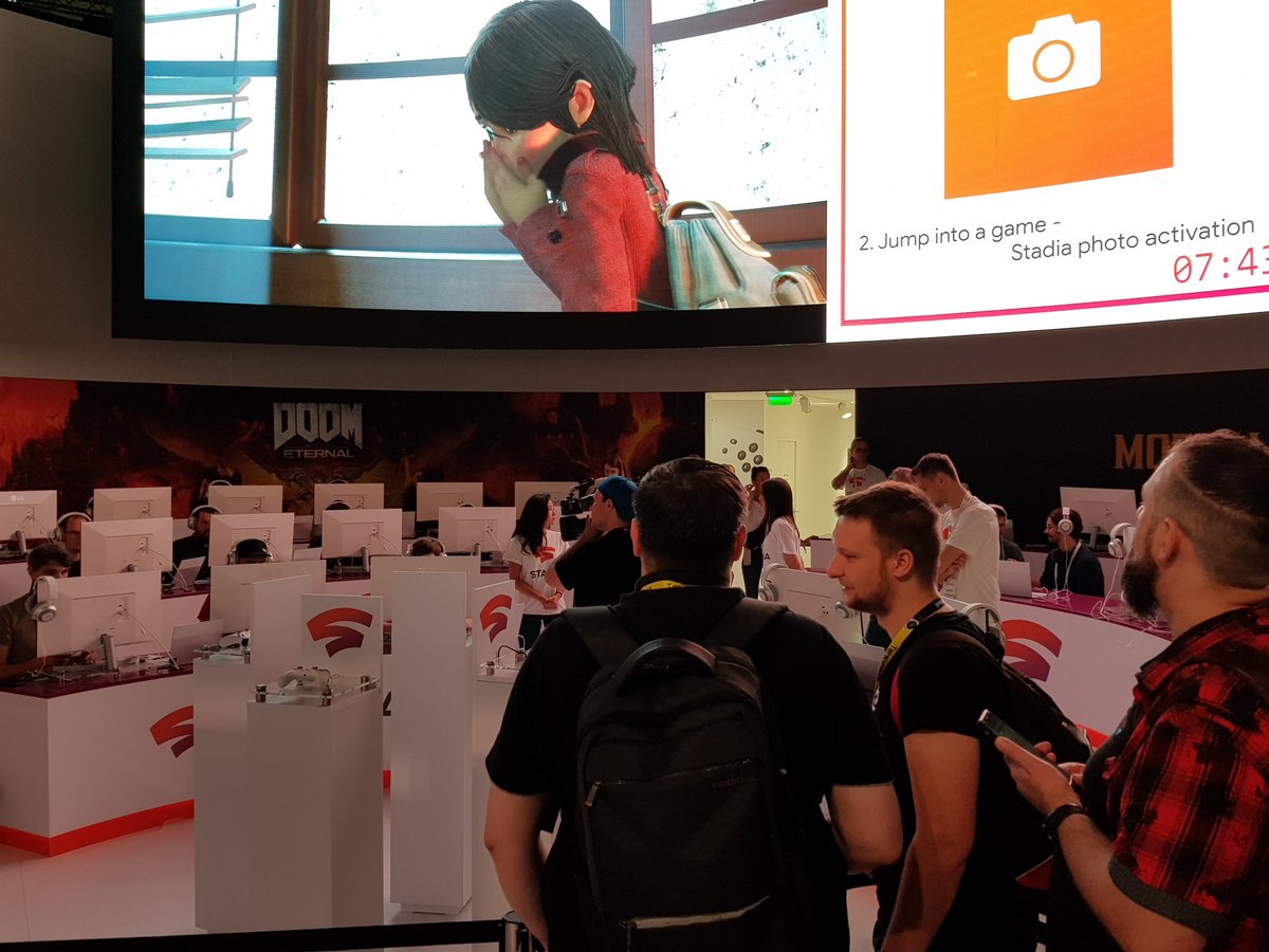 Gamers_Potion's tweet photo. Stehen bei #Stadia für Doom an. Mal sehen wie der #Streaming Dienst im Messeumfeld funktioniert und was wir vom Controller erwarten können. https://t.co/BuN9gsEFIs