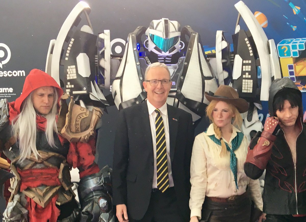 gameswirtschaft's tweet photo. #gamescomaxel ist da @AxelVossMdEP #gamescom2019 https://t.co/R6Hqa6FmPs