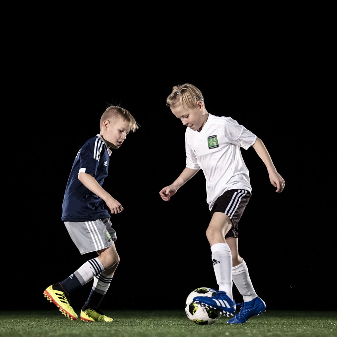 CoerverSpain's tweet image. Los equipos juegan a menudo con modelos y sistemas parecidos pero casi siempre son los jugadores con mejores habilidades individuales los que aportan la diferencia ganadora así como la desesperación de los defensas. Aprende todas estas habilidades con el #MétodoCoerver⚽ #Coerver