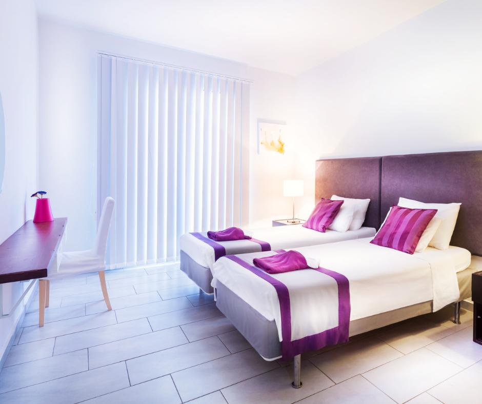 Wanna avoid looking tired when you hit the clubs? Sleep well in our comfy beds  💤 Remember: The sun from beach makes your skin sore so to keep your skin healthy get plentiful sleep.  🛏️
 
napiansuites.com

#BoutiqueHotel #AyiaNapa #Cyprus #Travelinspiration