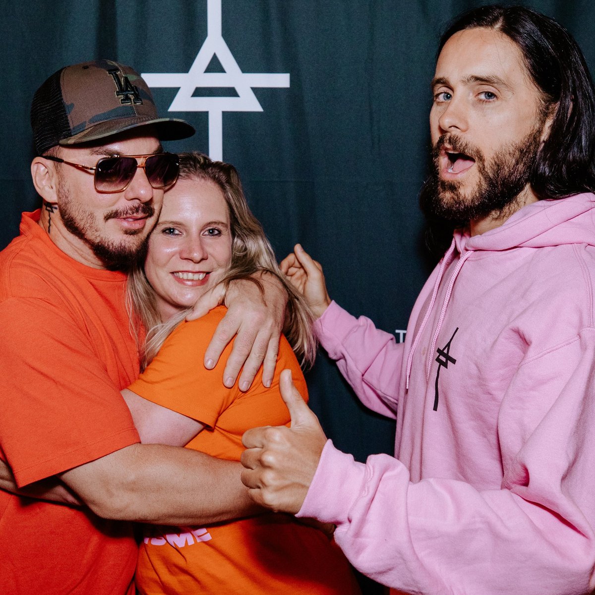 Louella220978's tweet photo. The best hug ever 😍❤️! Thank you @ShannonLeto @JaredLeto @30SECONDSTOMARS for this great summer and the fantastic show in Salem 🙌🙌🙌!

#30secondstomars #jaredleto #shannonleto #adventureinwonderland #adventurevip #echelon #echelonfamily https://t.co/fVMqjVGPgl