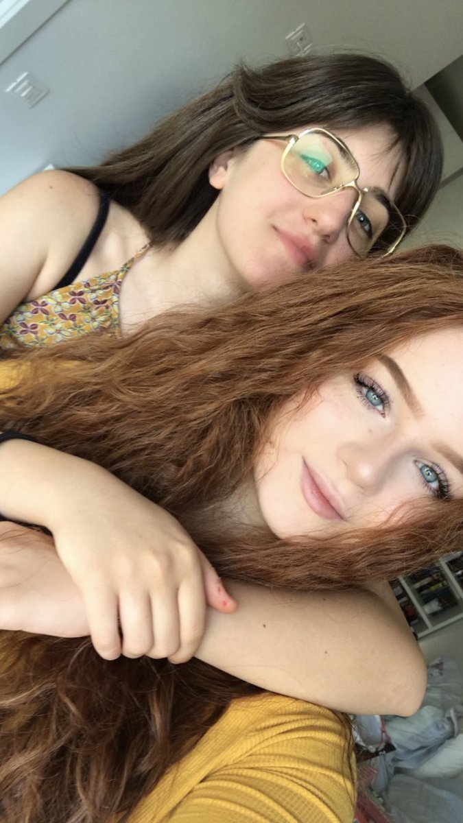 lucesilverhawk's tweet photo. oggi la mia migliore amica compie 18 anni🧡 non saprei spiegarvi quanto intelligente, matura, buona, disponibile, gentile, altruista, divertente, simpatica, comprensiva, forte e sincera lei sia, è veramente speciale e non esiste nessuno come lei. buon compleanno maggy🎊🎈 https://t.co/aRG9Ksk3Dk