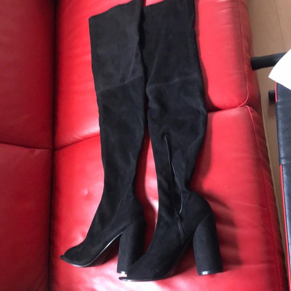 GeorgeannSwiger's tweet photo. So good I had to share! Check out all the items I'm loving on @Poshmarkapp #poshmark #fashion #style #shopmycloset #publicdesire #anthropologie #vans: https://t.co/INcfnySClR https://t.co/TfZAOZmNYW