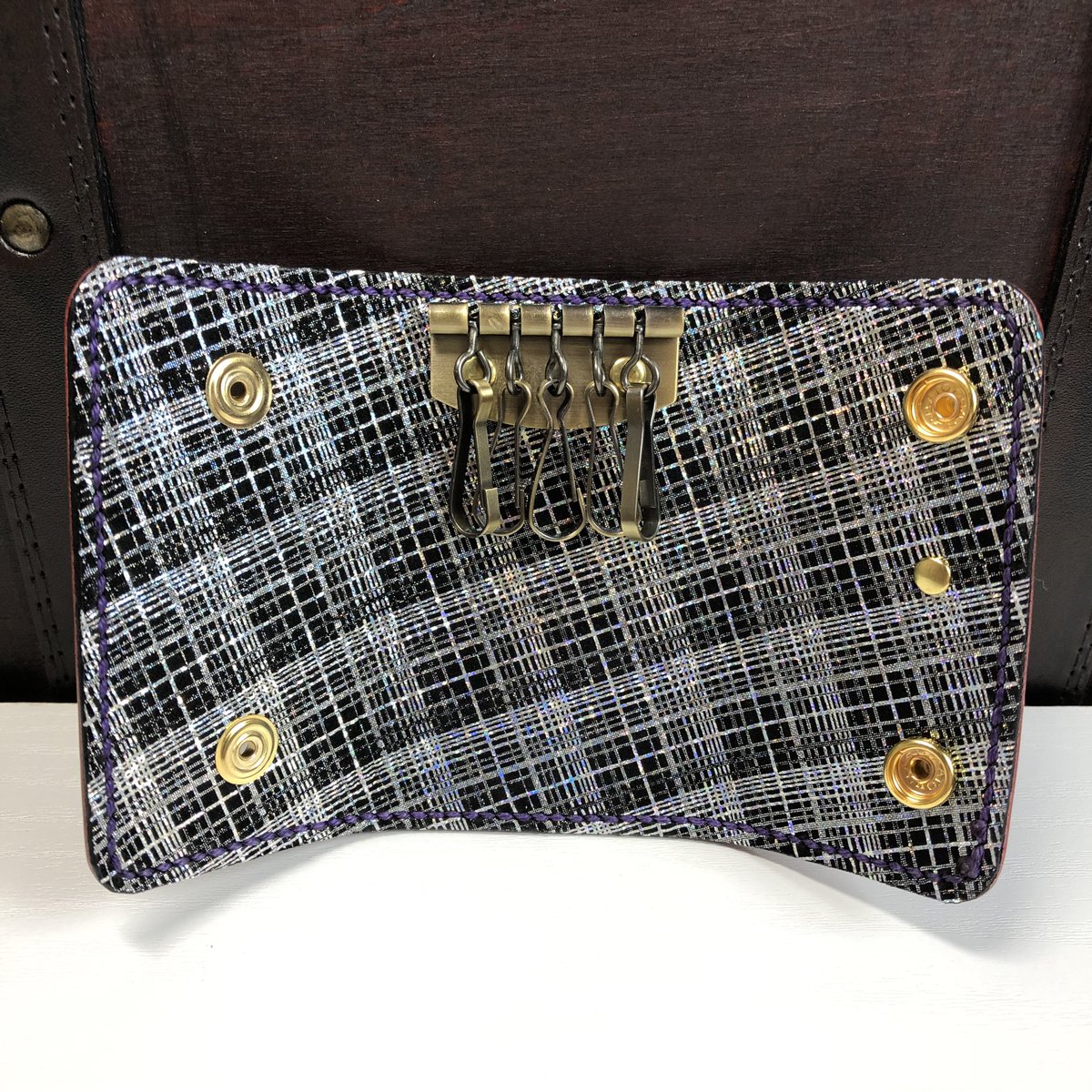 _DOREM_'s tweet photo. よし!新作のキーケース
新たに出来上がりました!
また3個増やしたぞ( ・̀ω・́ )✧
紫の内側も赤と同じです。
緑のやつの内側は栃木レザー
使ってみました👍
皆さまもご無理なく🍀
いつもありがとう☺️
#DOREM #レザークラフト
#レザクラ #革 #キーケース
#小物 #新作 #牛革 #山羊革 https://t.co/bwk5JpKLPH