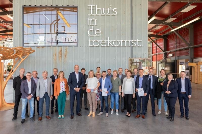 Op 14 augustus bracht minister Kasja #Ollongren een bezoek aan <a href="/BuildinGron/">BuildinG</a> in Groningen, waar ze sprak met vertegenwoordigers van de #bouwsector. Waaronder met QuakeShield. Het onderwerp van gesprek was dan ook de #versterkingsoperatie. bit.ly/BezoekOllongren