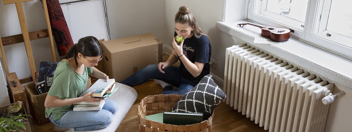 Fortum's tweet image. Clean district heating can be compared to urban public transportation: an easy, reliable and ecological solution. In Finland, a rapid transformation to carbon neutral #districtheating is currently underway. @piispa on #ForTheDoersBlog fortum.com/about-us/blog-…