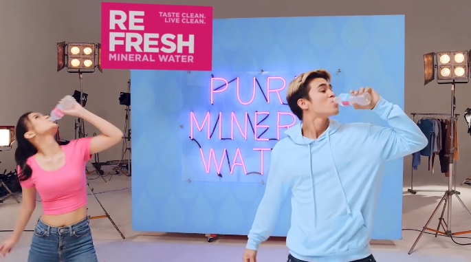senyoramaris's tweet photo. Ang ganda maging TVC nung AD ng Refresh 💃🏻🕺🏻 

@MissMarisRacal #Refresh #RefreshReturnRecycle #TasteCleanLiveClean https://t.co/ZohbZct56w
