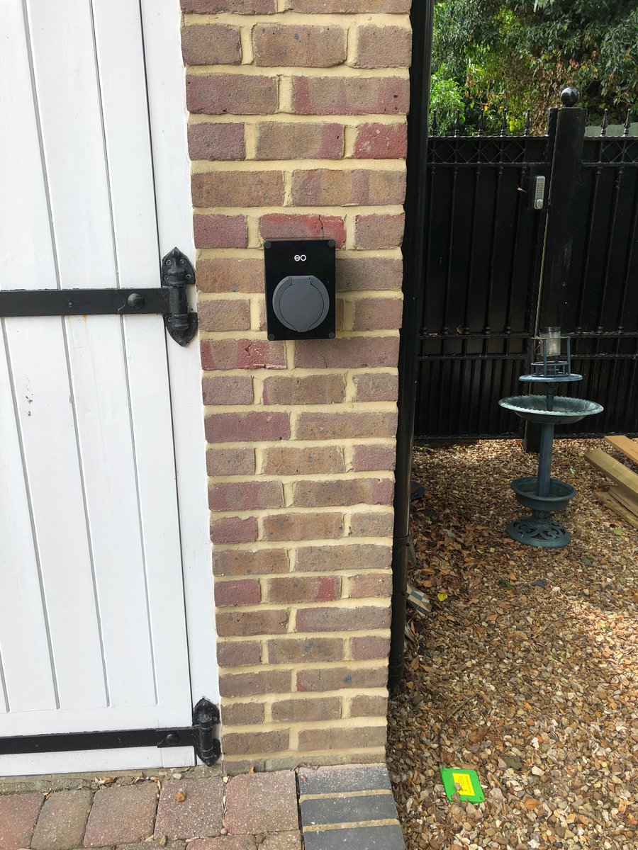 EvPoints's tweet photo. EO Mini Pro installed in Luton🚗 @eocharging #EOcharging #EOMini #ElectricVehicle #Luton https://t.co/3fkjWhX7rG