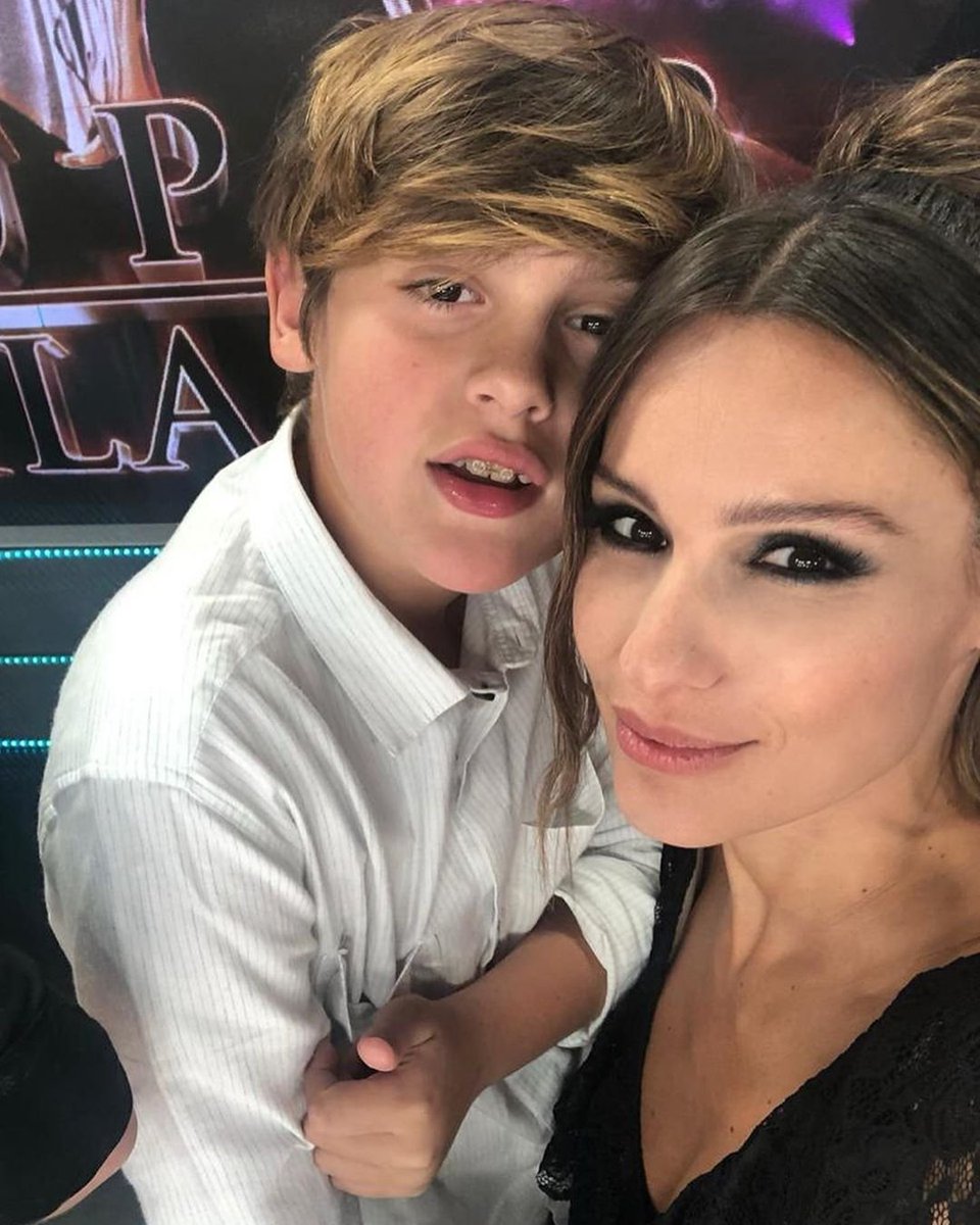 tododicho2019's tweet photo. ❤❤❤❤ Repost @pampitaoficial -  Que lindo venir a trabajar y que te acompañe la familia! Los amo tanto @bautibomba9 y @ardohainbrisaa !! 💕💕 https://t.co/pRKVlkaMcV