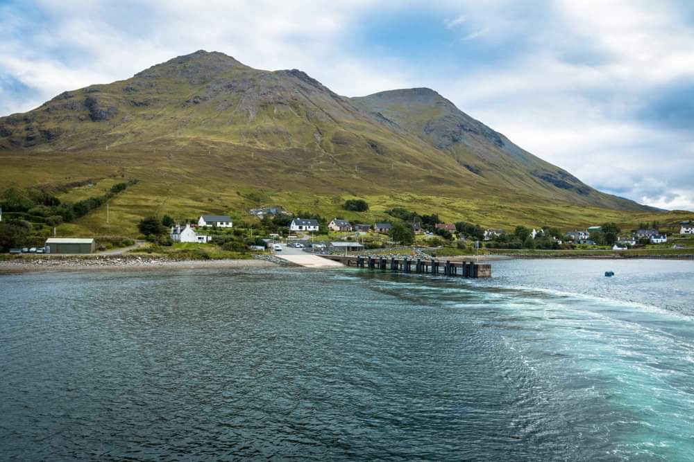 Views of Sconser on the way to Raasay 😍

Sconser is home to the 9-hole Isle of #Skye Golf Course. The course is described as "beautiful but challenging" (particularly if it's windy!!)🏌️‍♂️

🗺 Sconser, Isle of Skye

#isleofskye #visitscotland #scotlandisnow #golfcourse