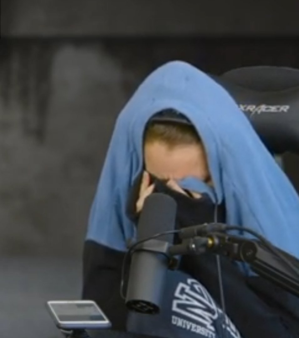KJulia44's tweet photo. @kyla_rhoads So i have this pic and jenna here is such a mood https://t.co/qUiwIwCYum