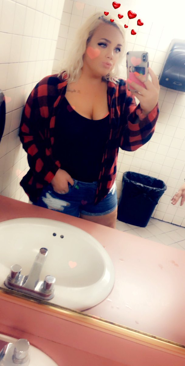 KristinaJane3's tweet photo. @Dylan_wadley I’ve got nothing to lose, so might as well 🤷🏼‍♀️ https://t.co/LcMaAQ9rWd