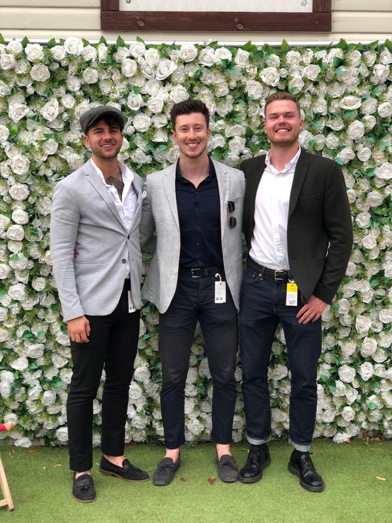 Showcase tweet media