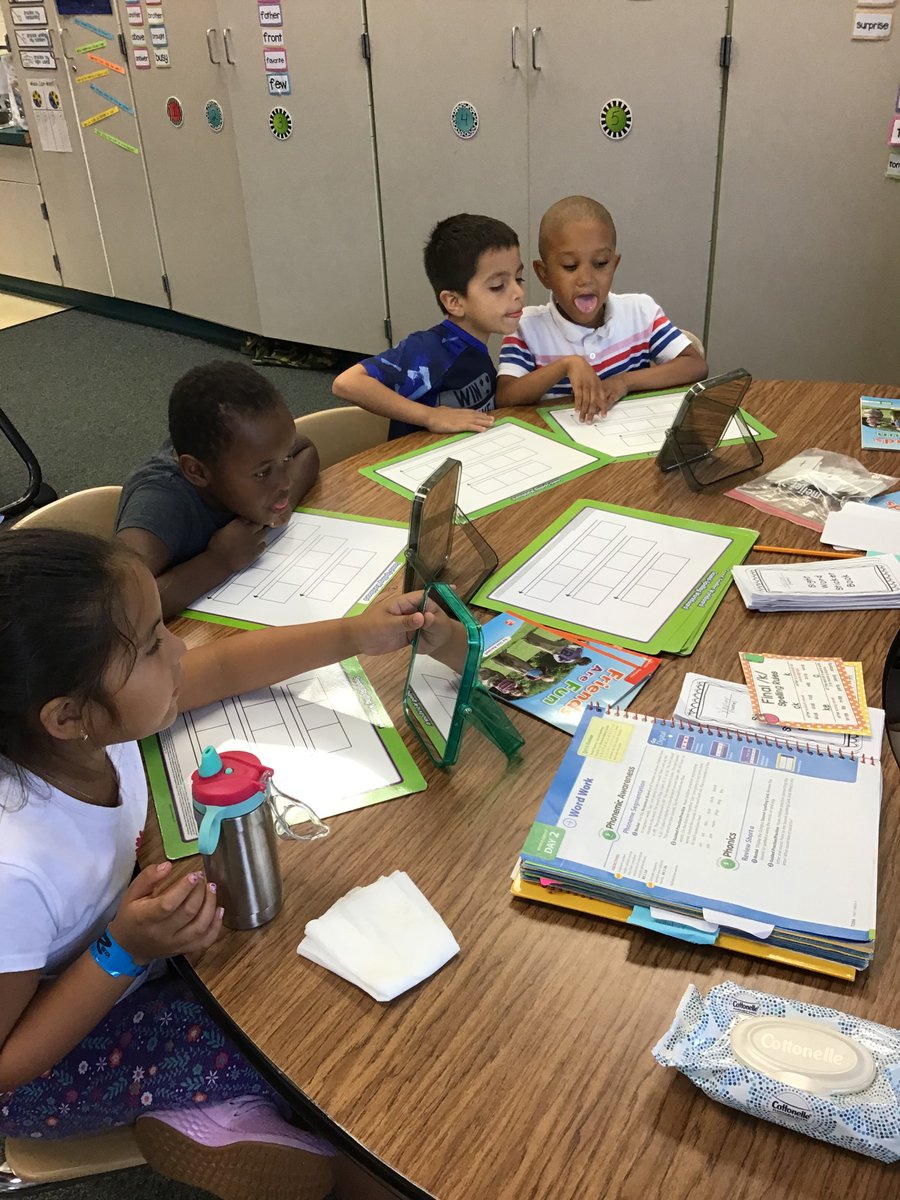 MrsKuepper's tweet photo. Mrs. McGill applying what she is learning in LETRS by having students look into mirrors as they are practicing the "th" sound. What is your mouth doing? What is your tongue doing? #LETRS #ApplyTheLearning https://t.co/dcffrGgl29
