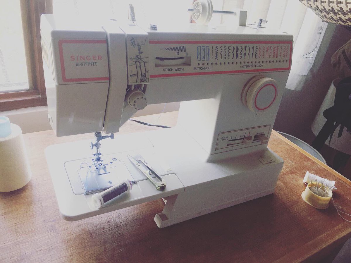 bolsademercado1's tweet photo. My new office in Teotitlan!!
#teotitlan #sawing #crafts #oaxaca #sawingmachine https://t.co/ulT80s0aW0